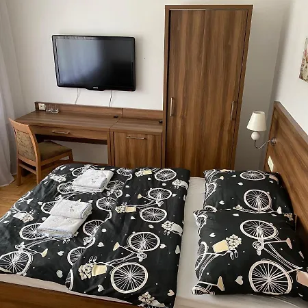 Maj Hotel *