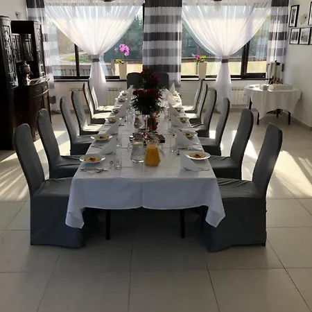 Maj Hotel *
