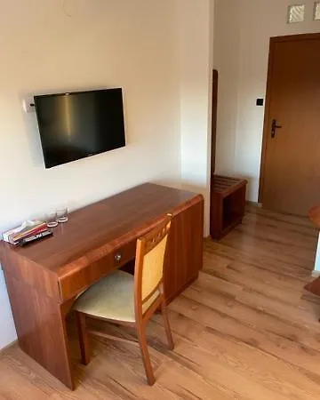 Maj Hotel *